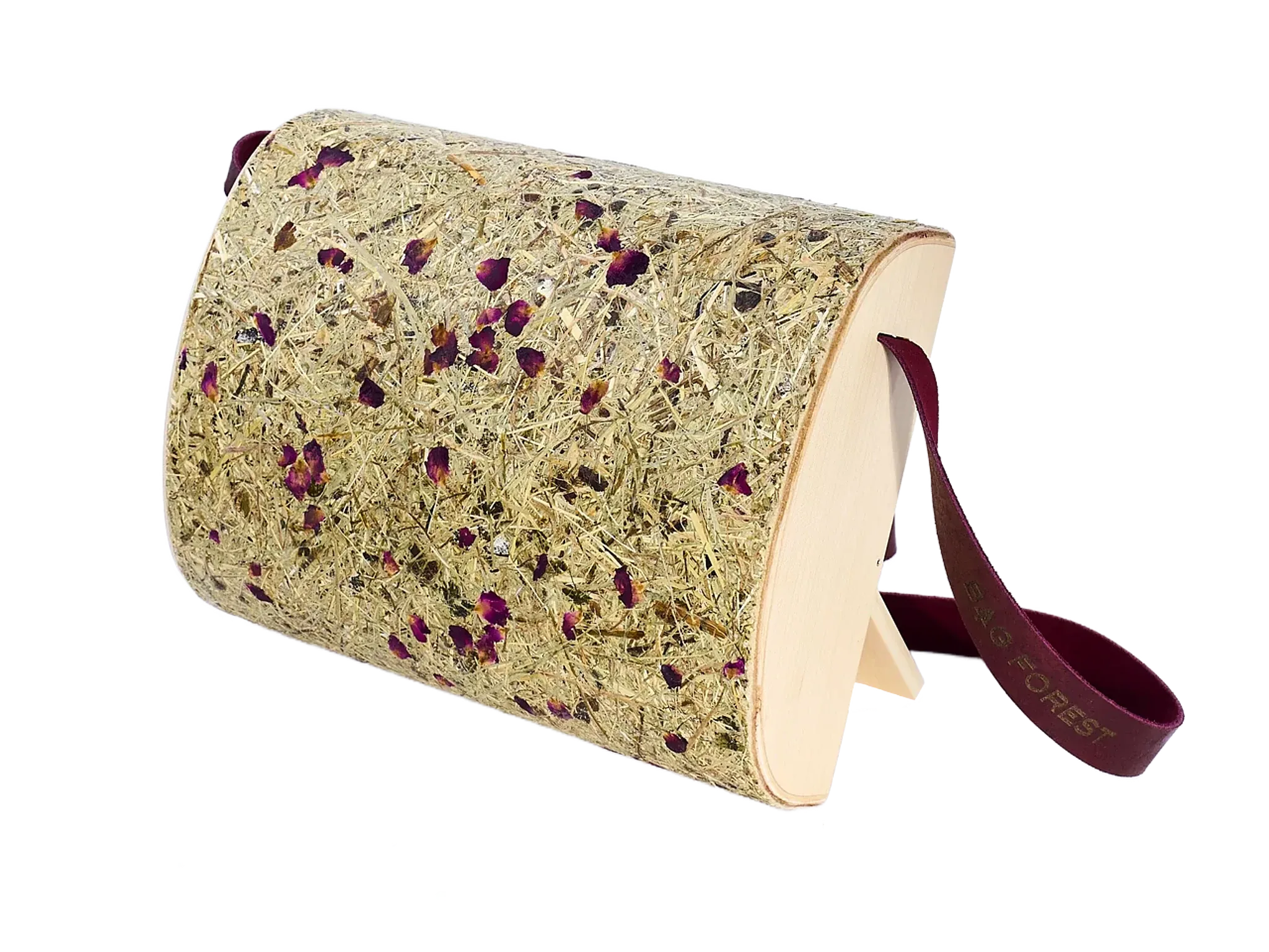 Almwiese mit Rosenblättern
