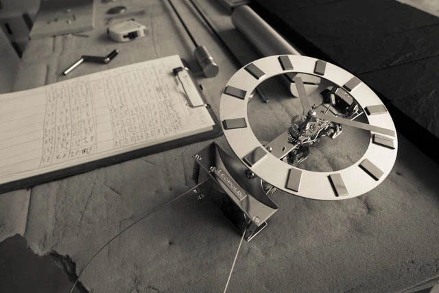 Leopold-Uhrwerk als Detail der mechanischen Wanduhren